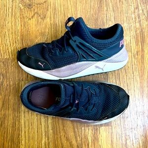 Girls Puma Sneakers Sz 1C